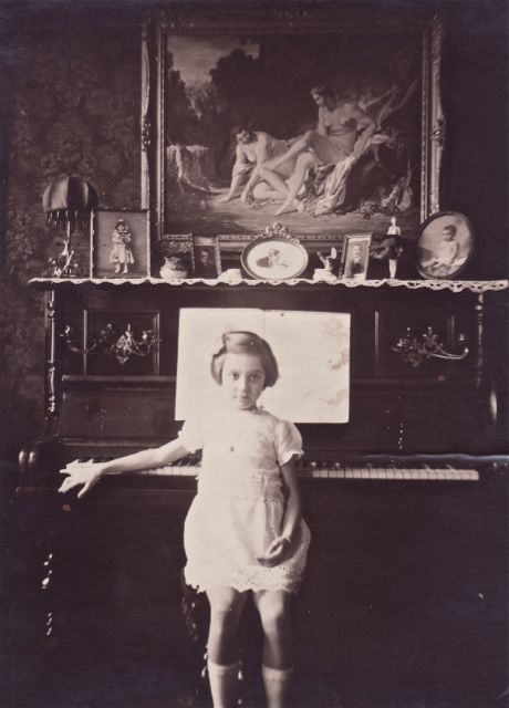 Dit had Bettyke allemaal bij testament geërfd van oma. Ze had toch liever een pop gekregen.